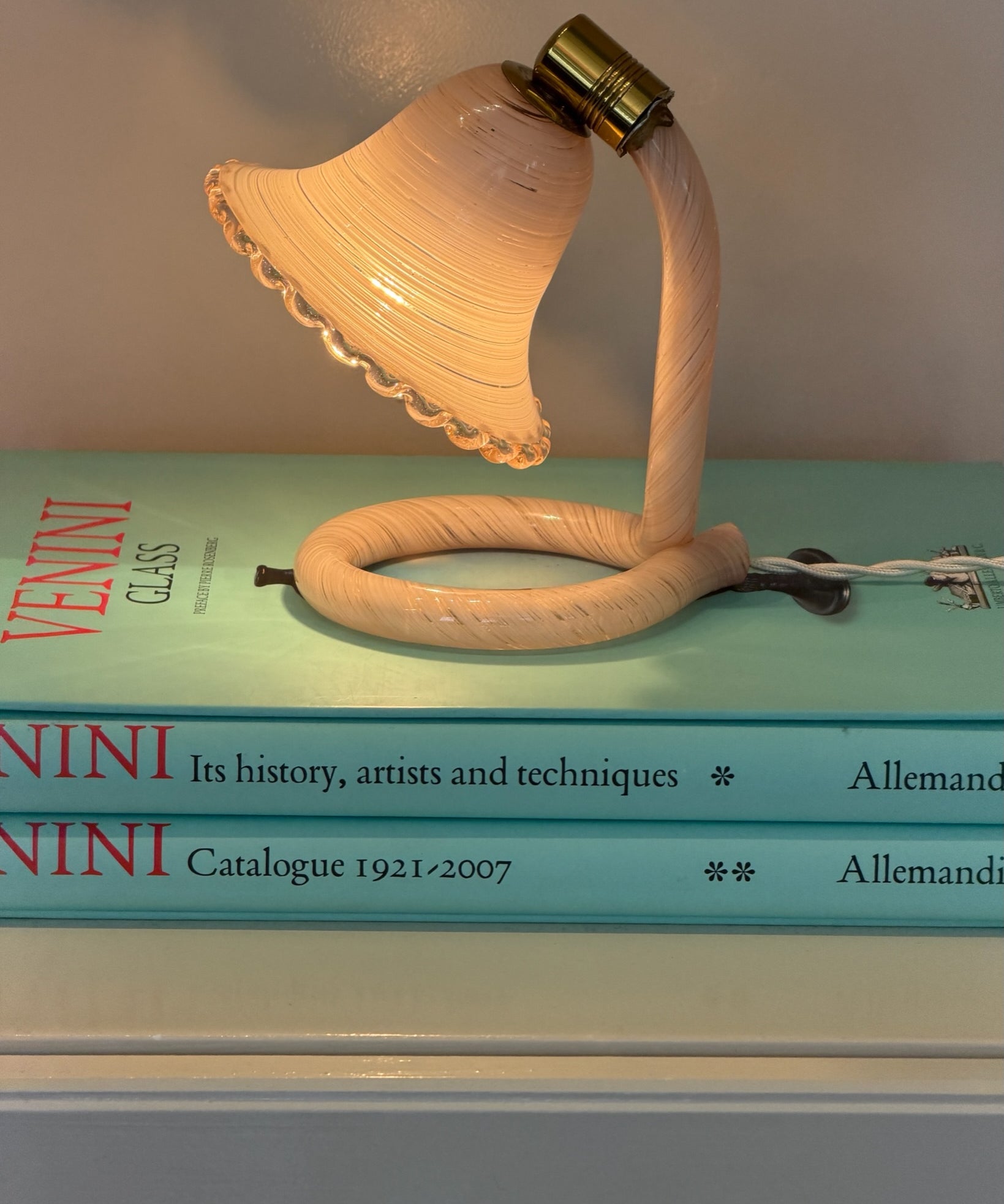 Vintage pink filigrana Murano table lamp