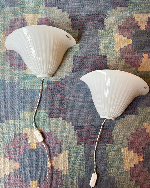 Vintage white shell Murano wall lamp (2 available)