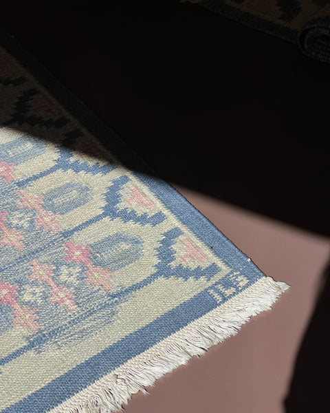 Vintage flat weave rug signes ILS