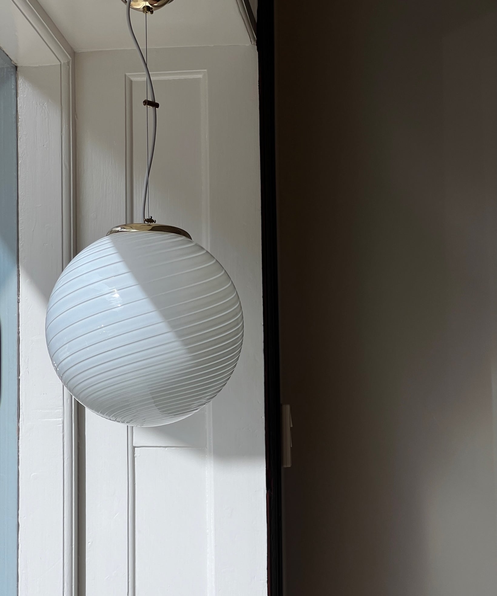 Vintage white swirl Murano ceiling lamp (D30)