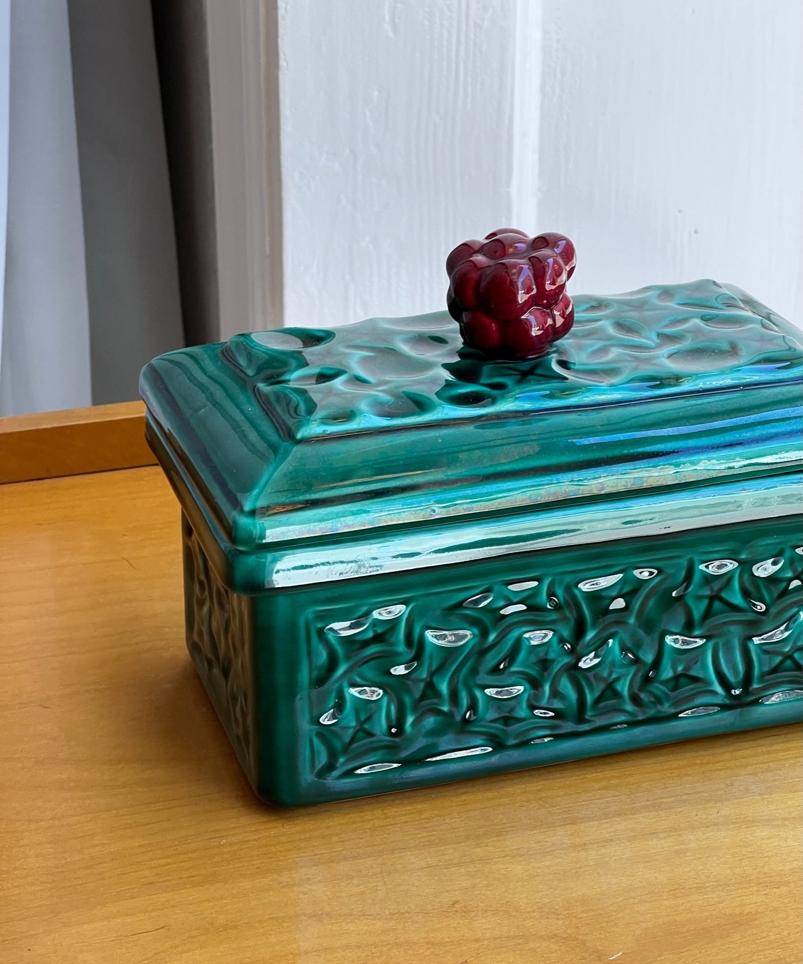 Vintage green ceramic bonbonniere