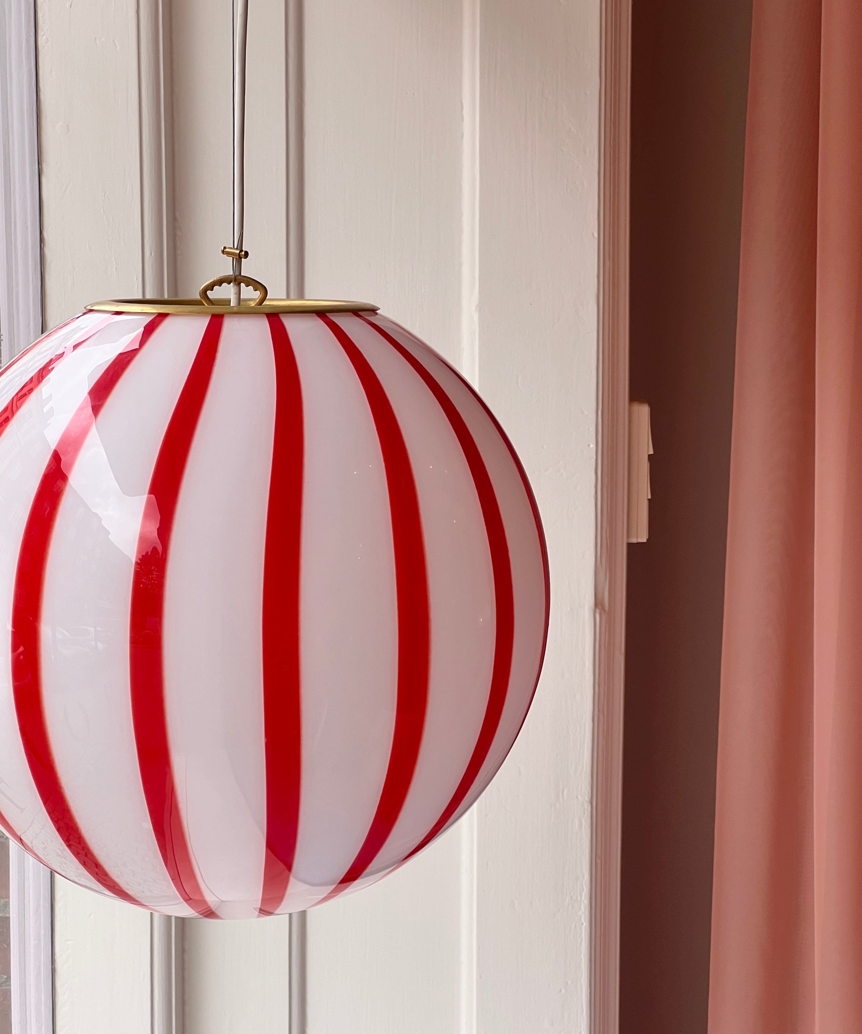 Candy ceiling lamp - Red vertical stripes (D40)