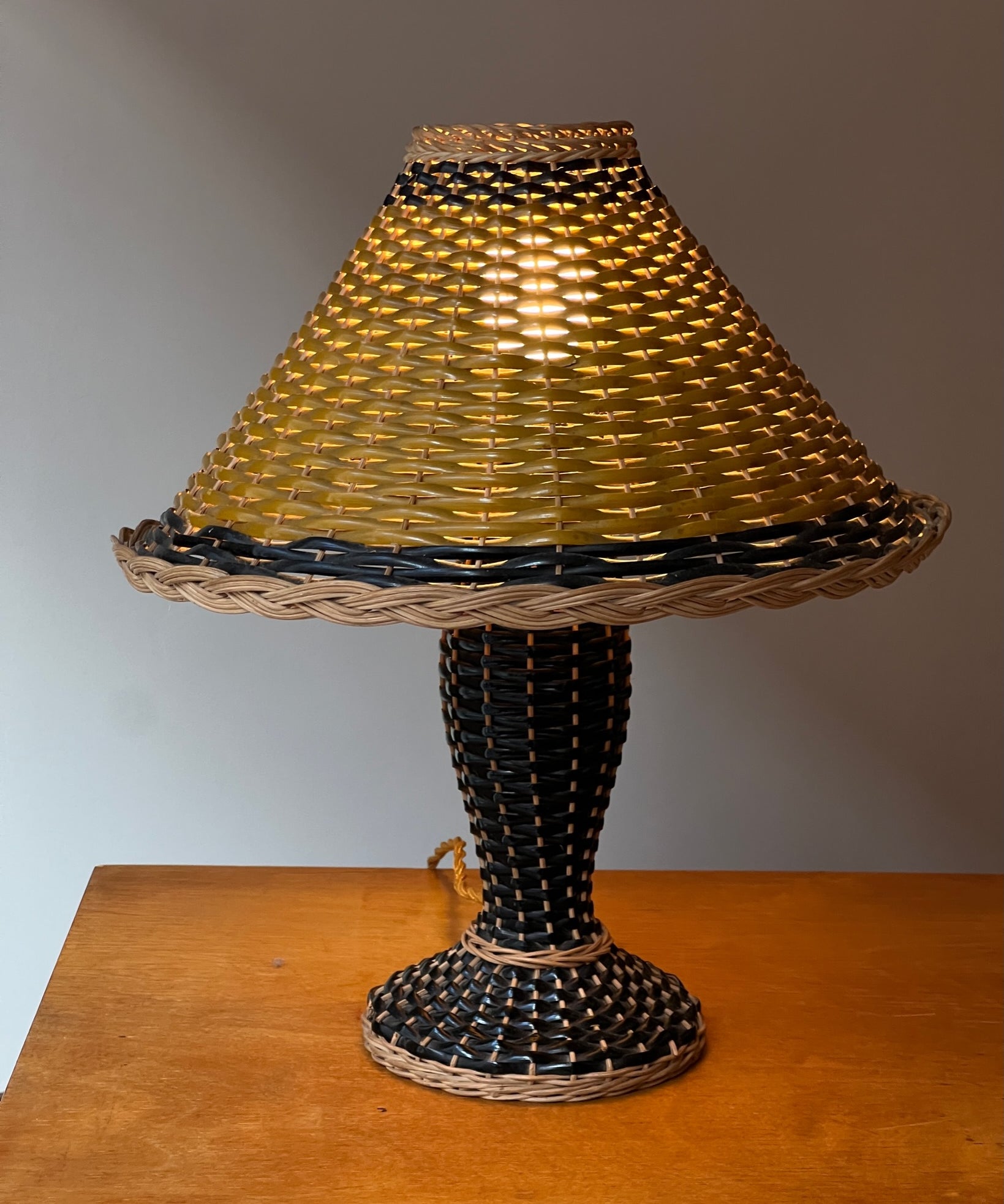 Vintage french rattan table lamp