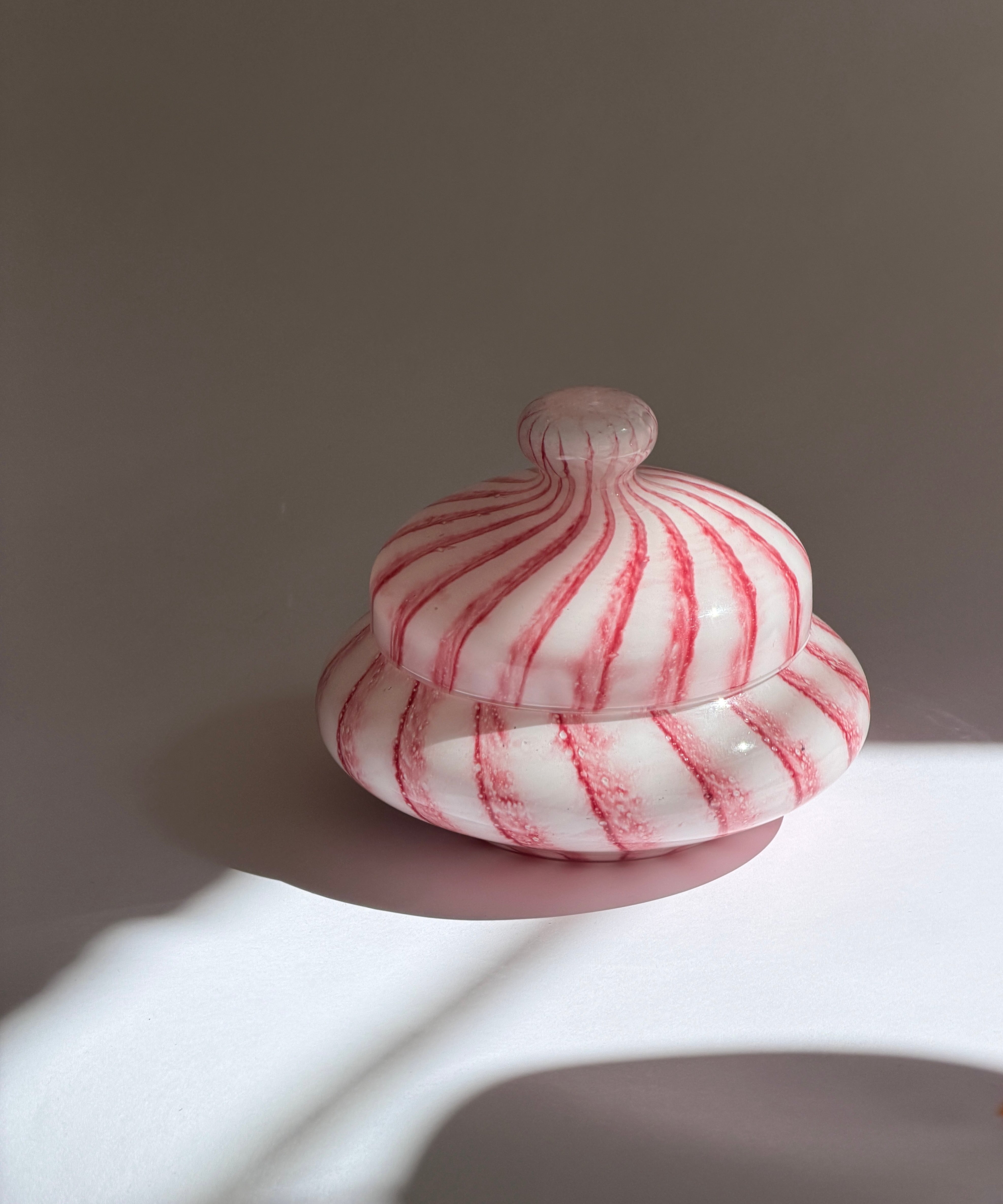 Vintage light pink swirl Murano bonbonniere