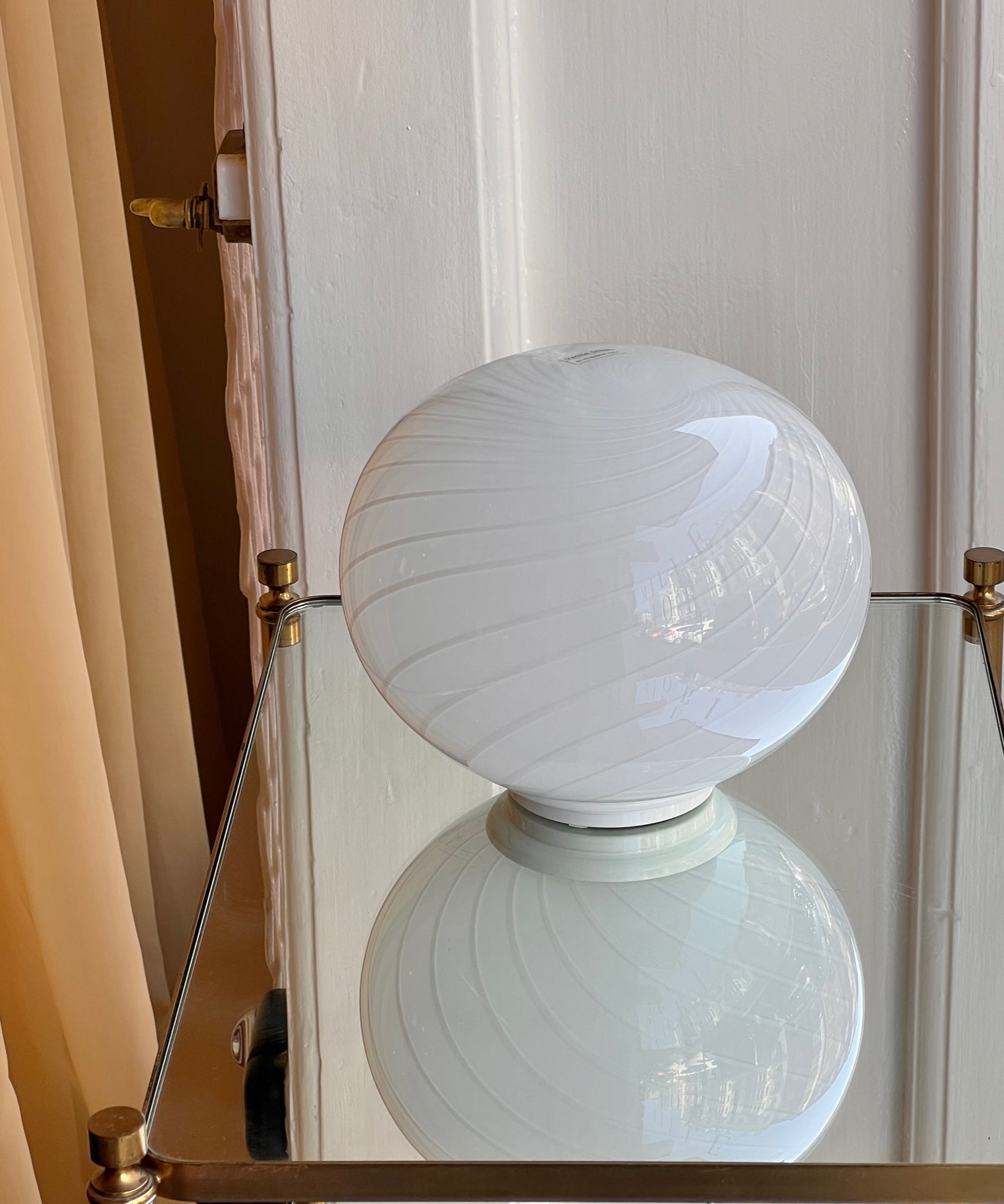 Vintage eggshell/white round Murano table lamp