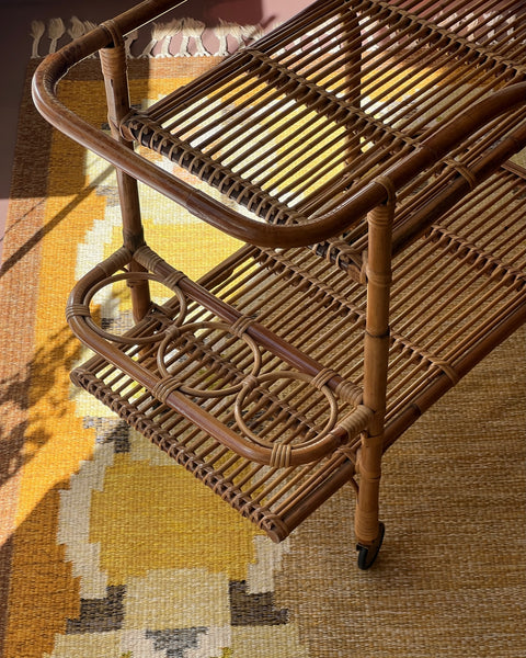 Vintage rattan trolley/table with wheels