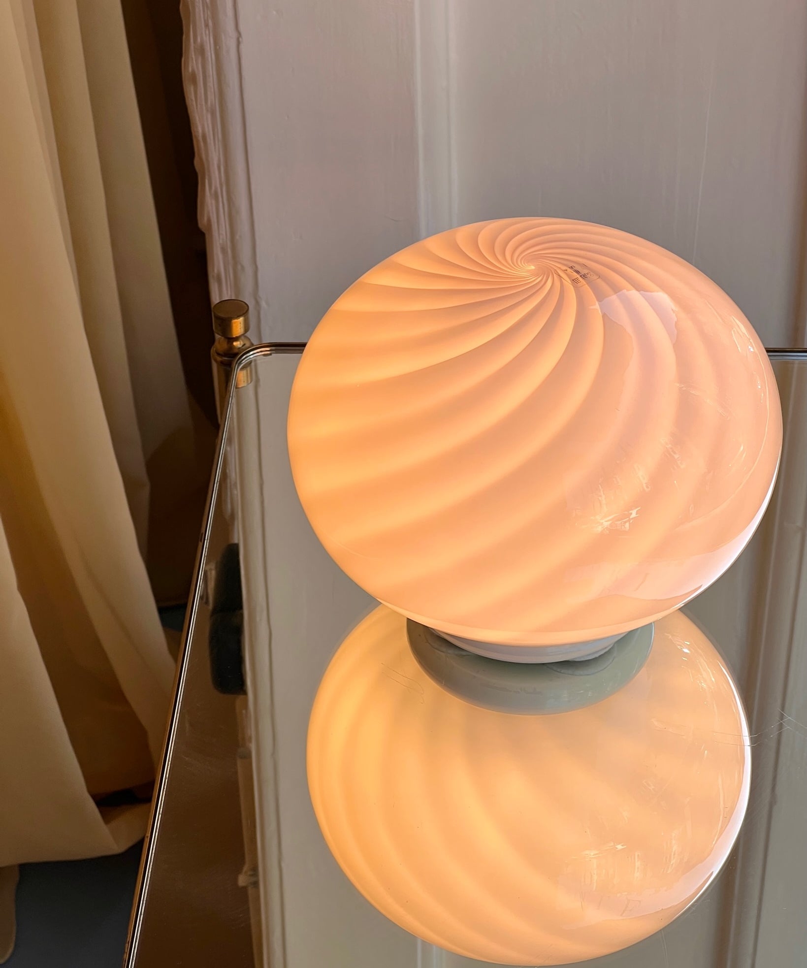Vintage light pink swirl round Murano table lamp