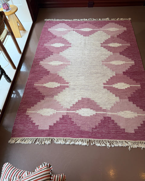Vintage pink/purple flat weave rug