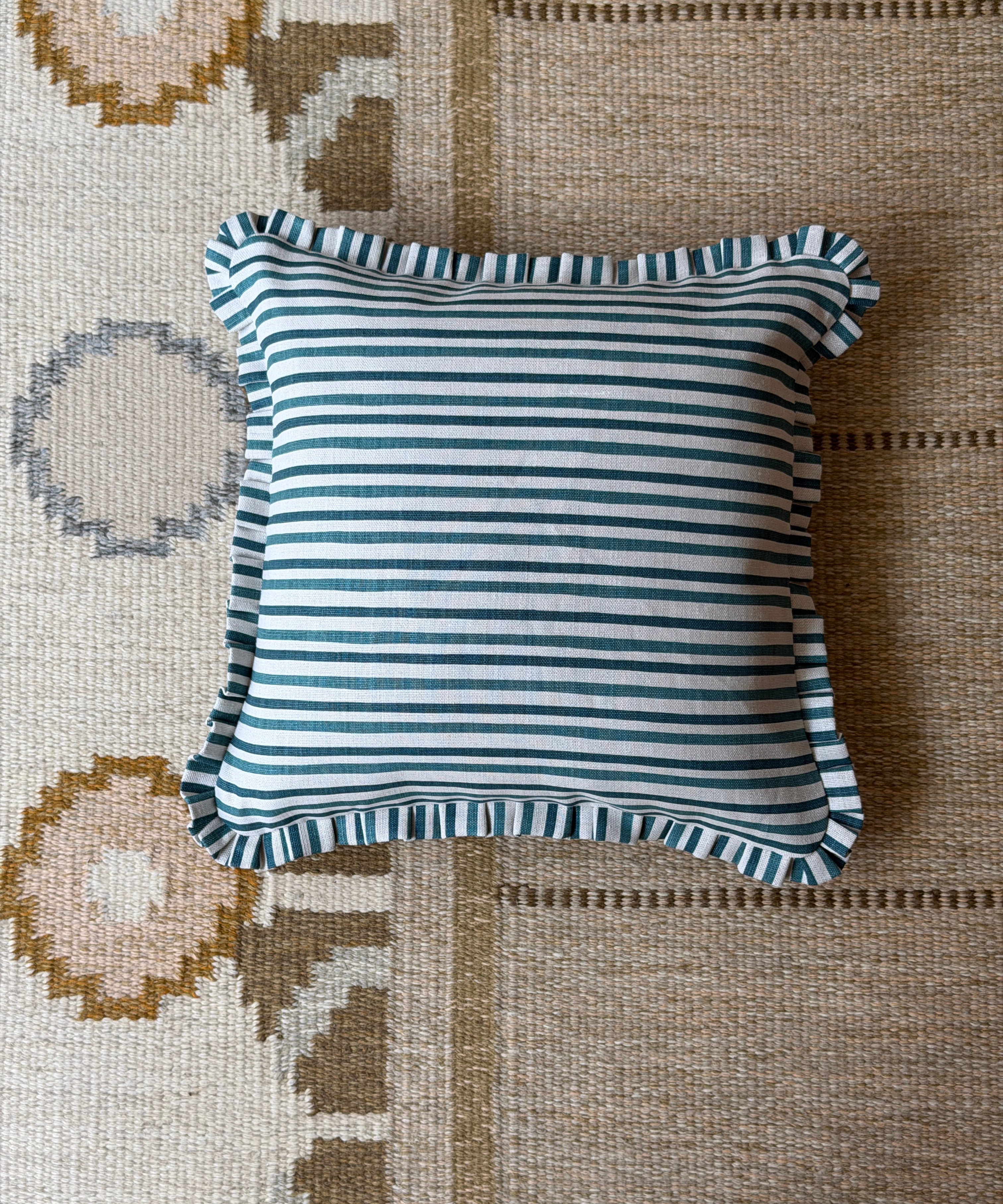 Anna-Lisa ruffled cushion - Teal