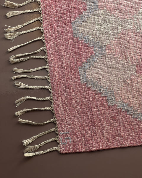 Vintage pink flat weave rug by Ingegerd Silow (IS)