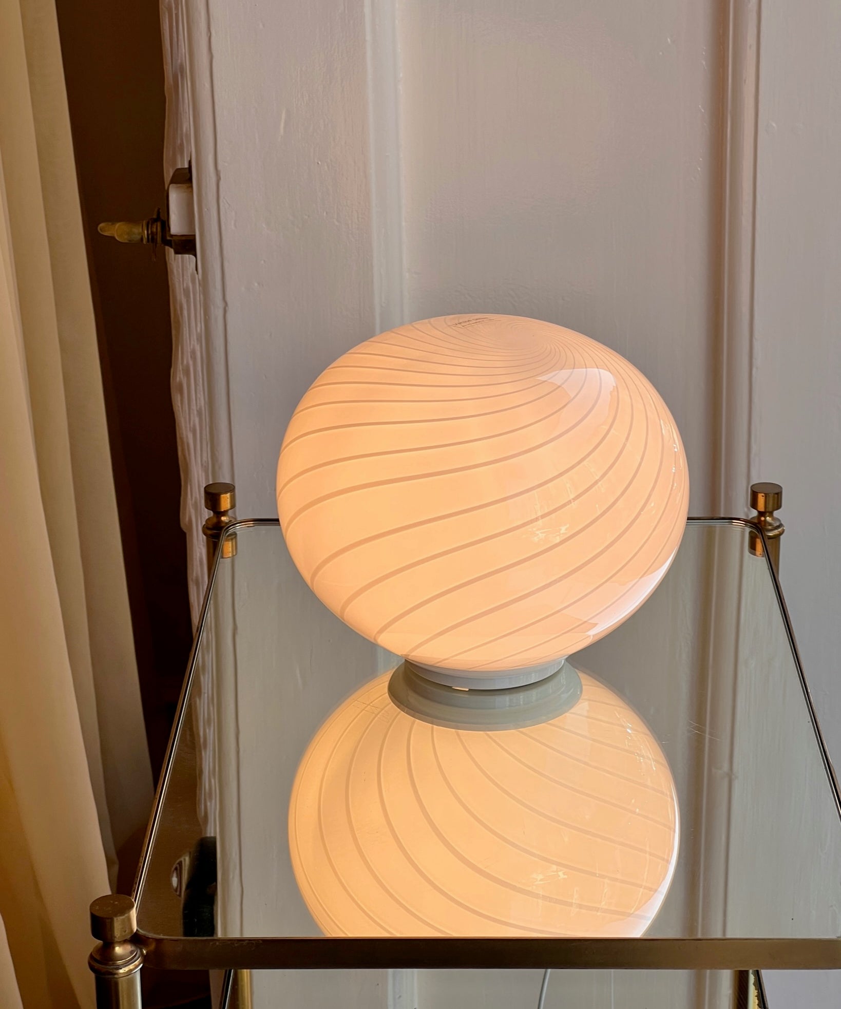 Vintage eggshell/white round Murano table lamp