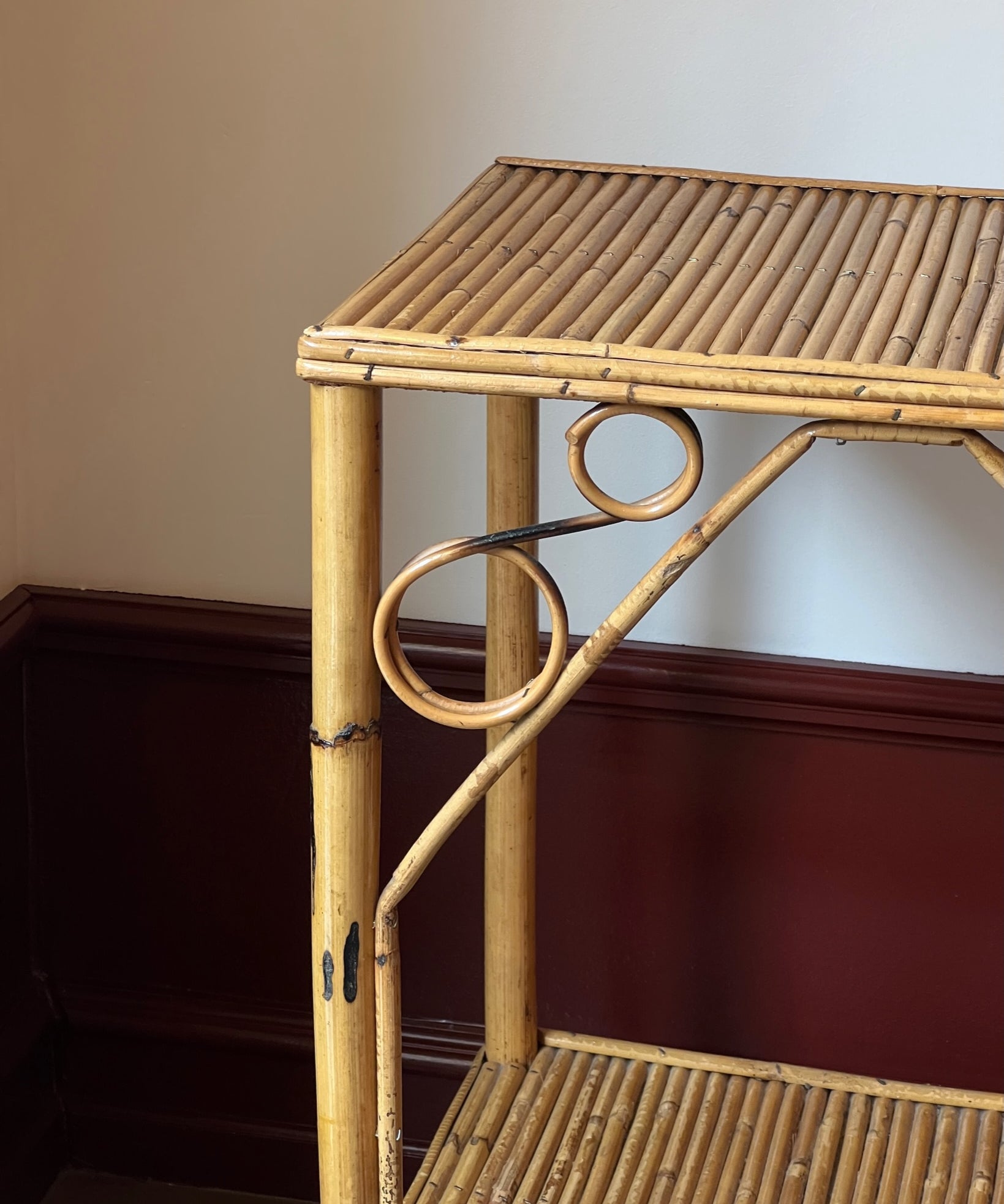 Vintage rattan table / etageres