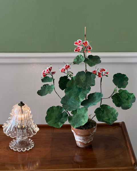 Paper flower ”Red pelargonium”