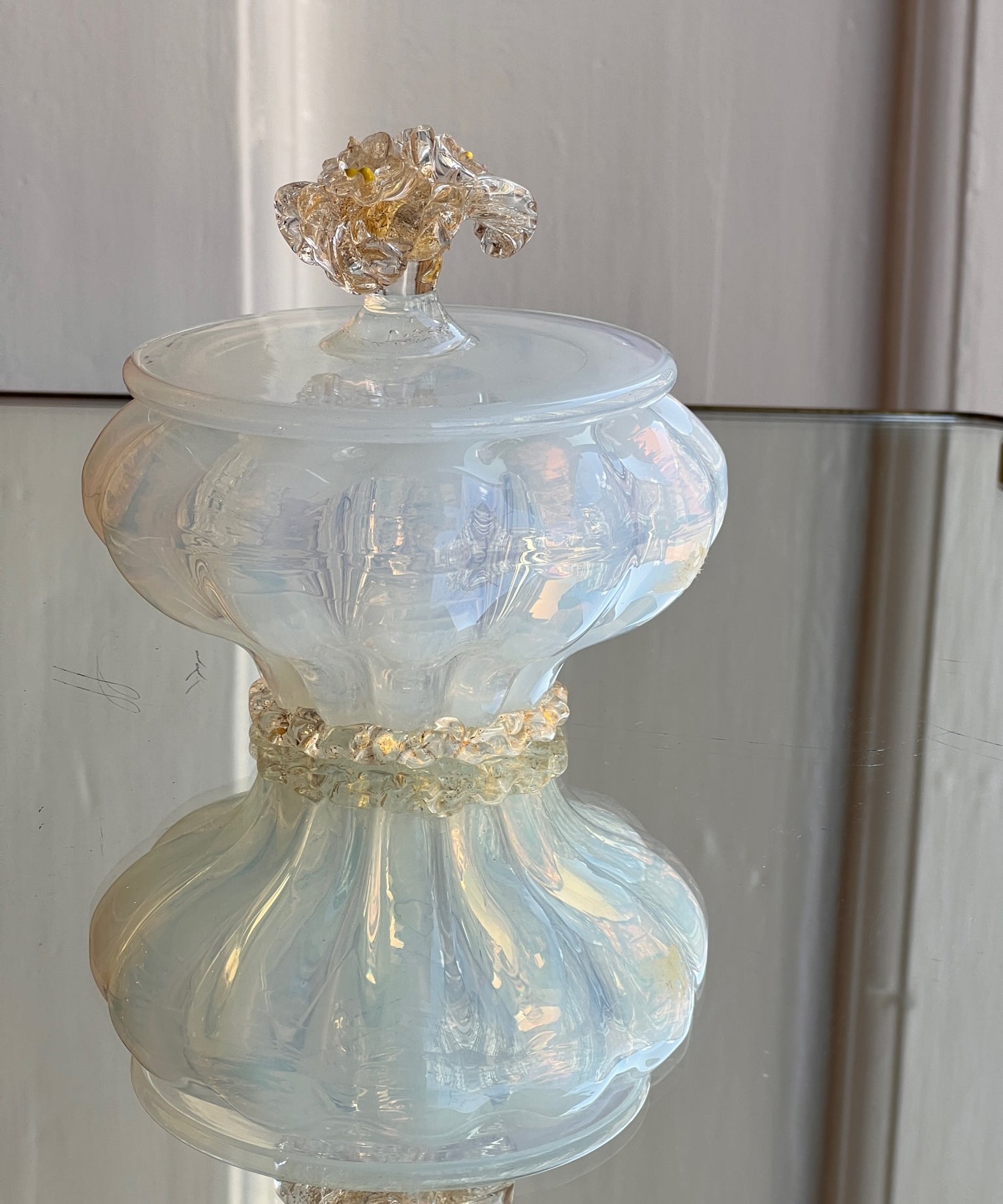 Vintage opal golden/white Murano bonbonniere
