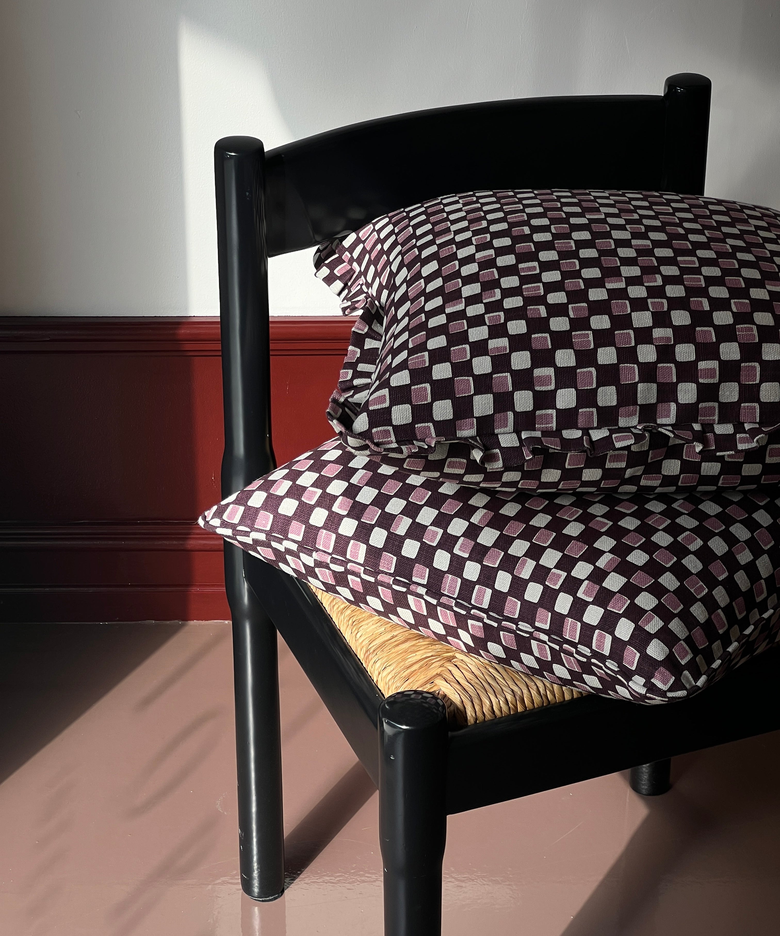 Faye ruffled cushion - Plum