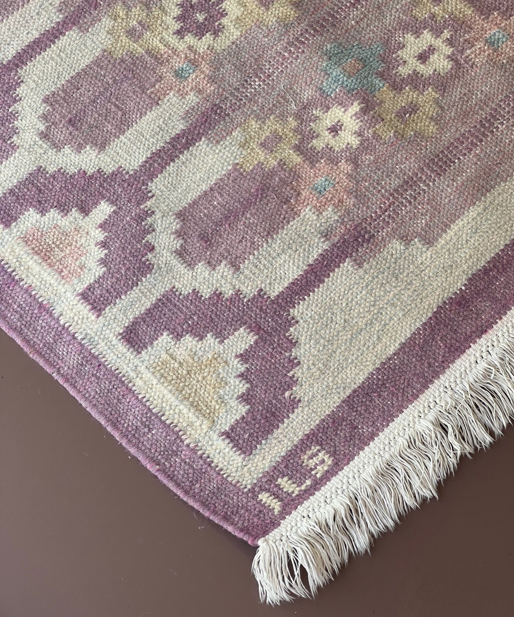 Vintage flat weave signed ILS