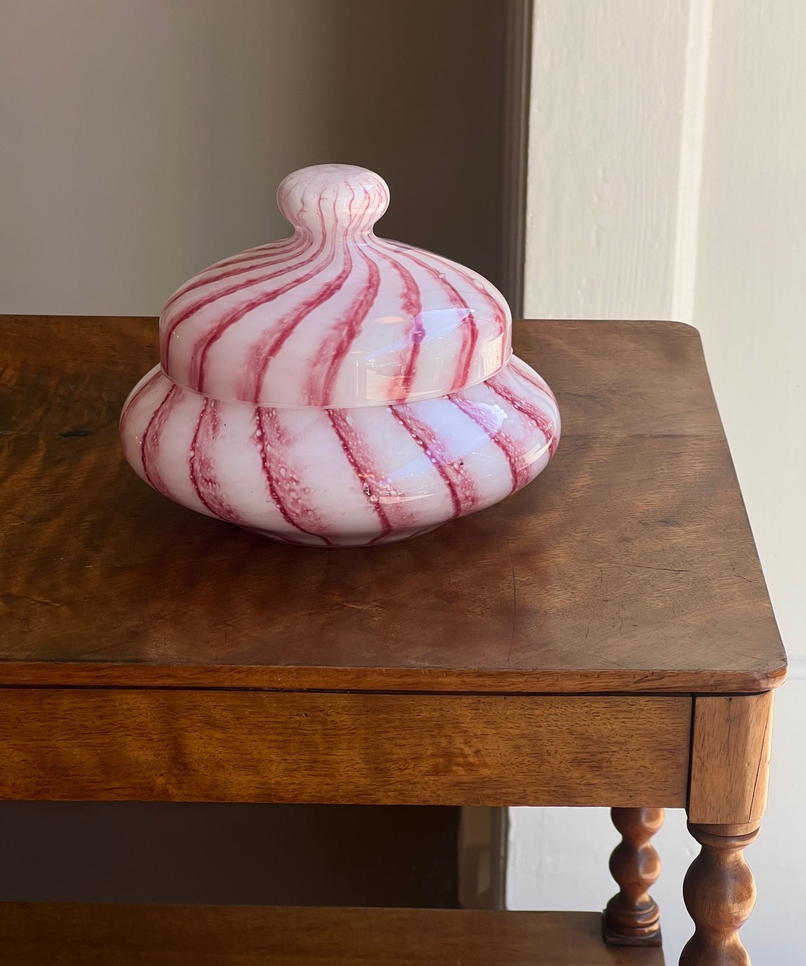 Vintage light pink swirl Murano bonbonniere