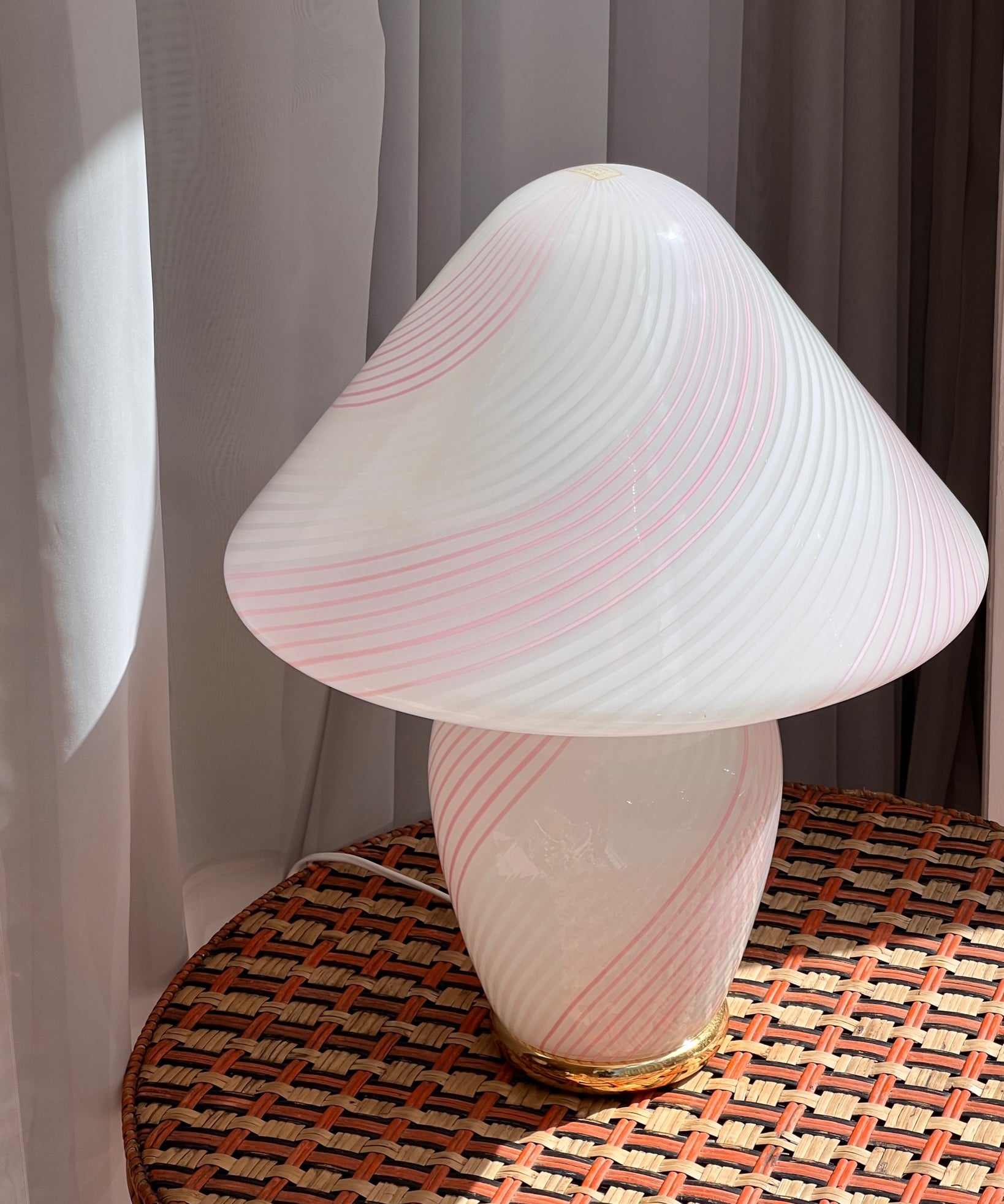Large vintage pink/white Murano mushroom table lamp