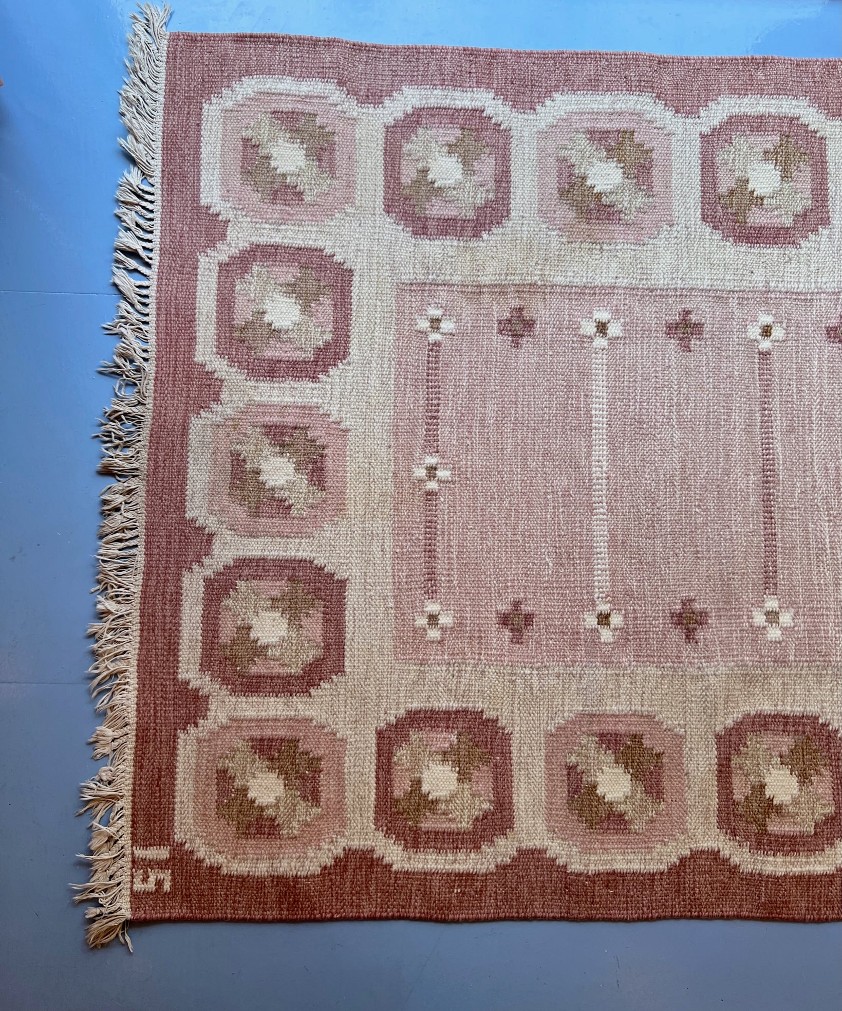 Vintage pink/ivory flat weave rug by Ingegerd Silow (IS)