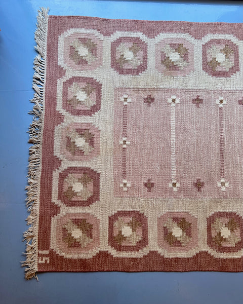 Vintage pink/ivory flat weave rug by Ingegerd Silow (IS)