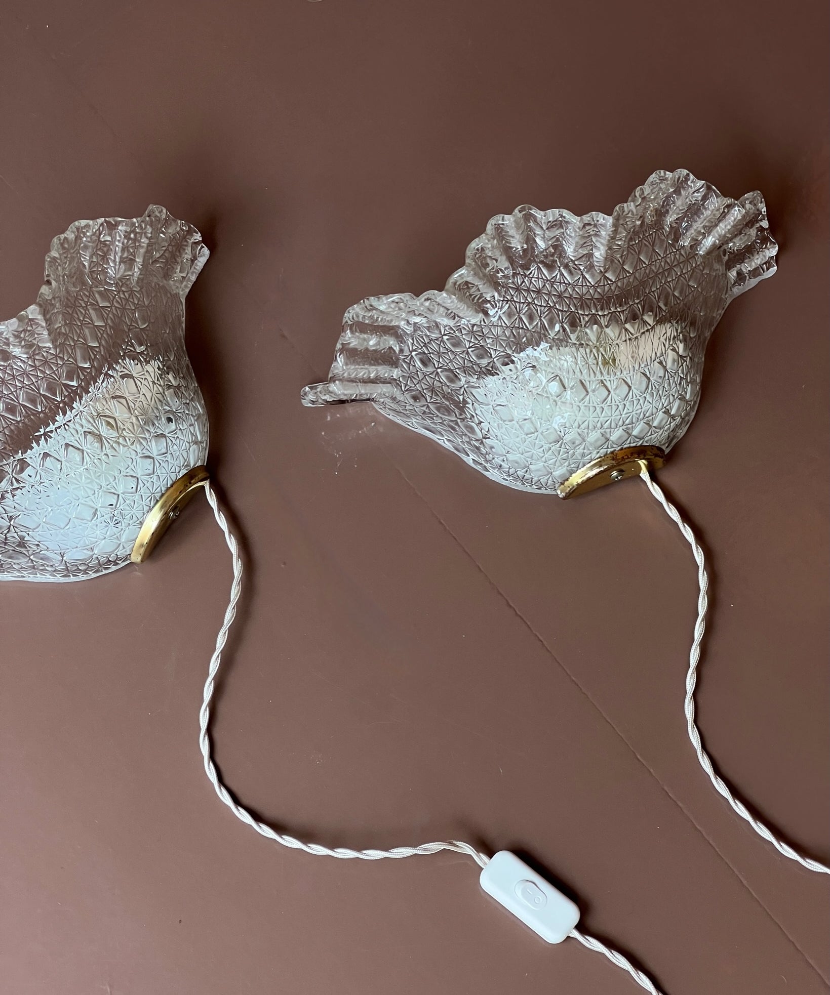 Vintage clear Murano shell wall lamp (2 available)