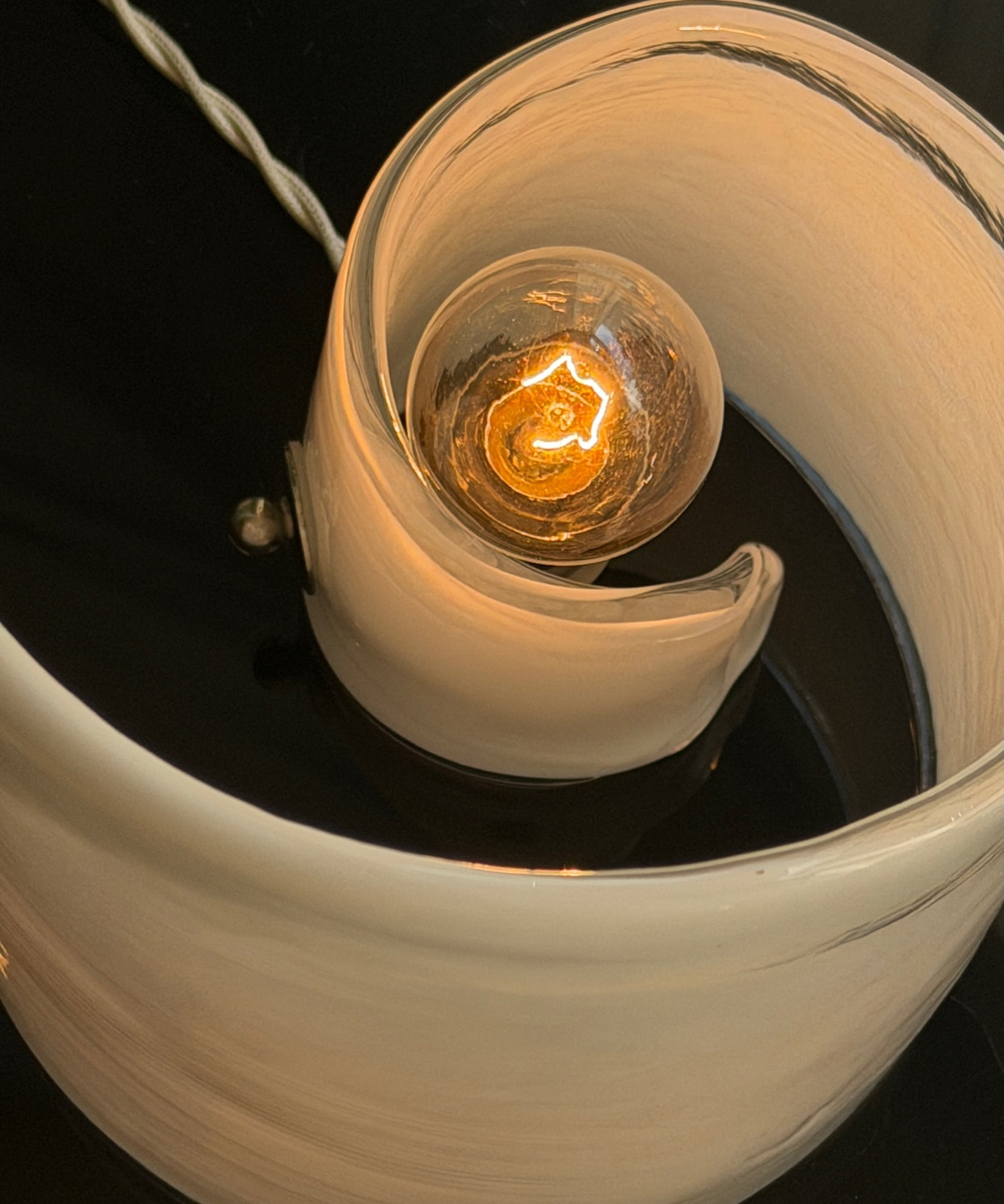 Vintage milky white Murano spiral table lamp