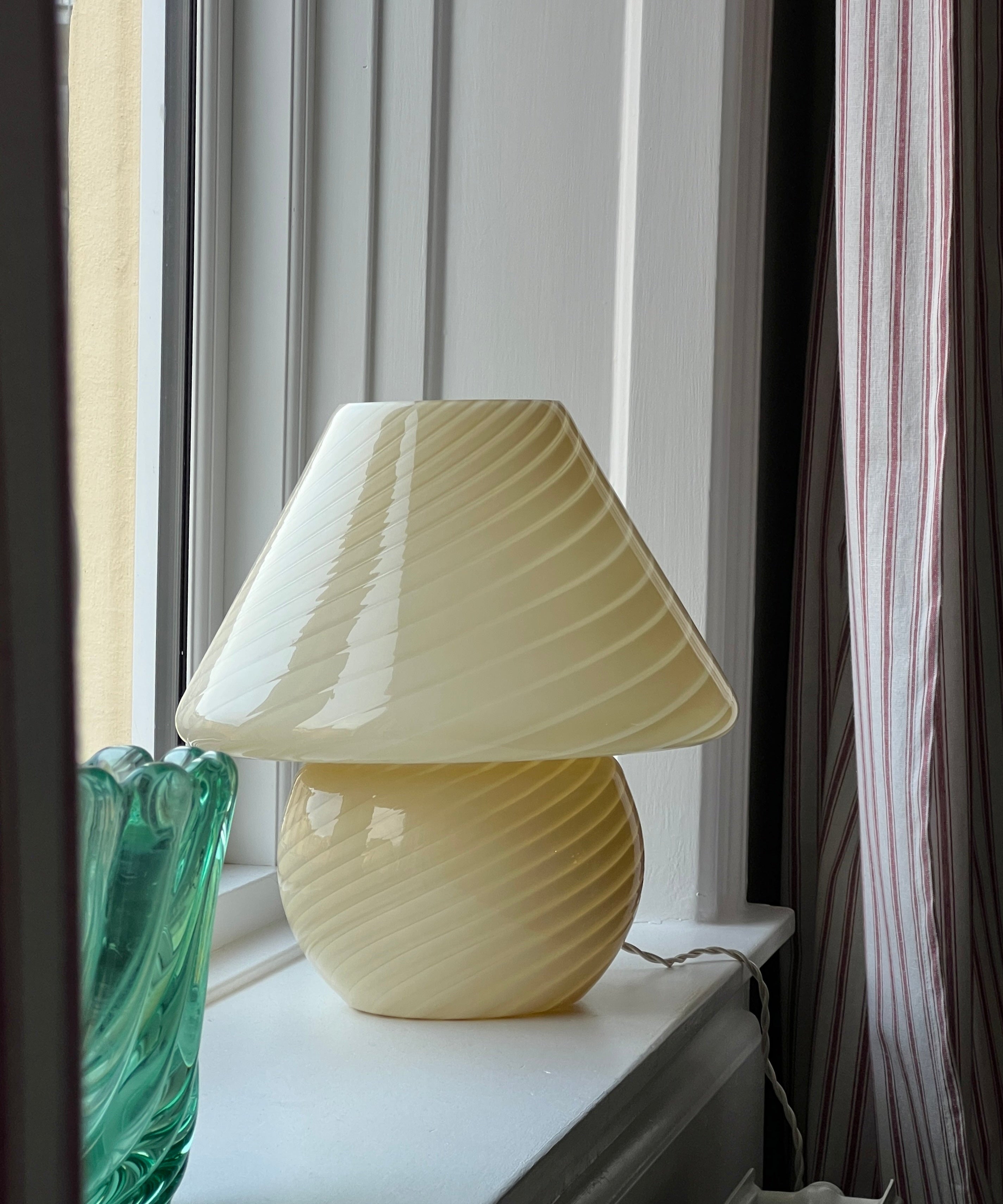 Large vintage yellow swirl Murano mushroom table lamp