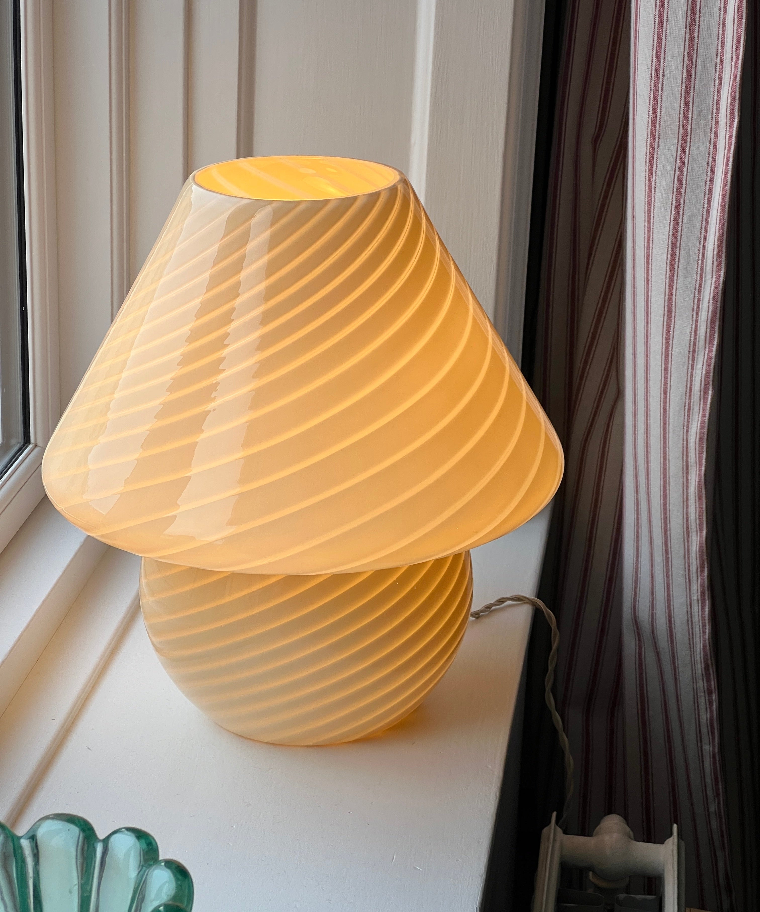 Large vintage yellow swirl Murano mushroom table lamp
