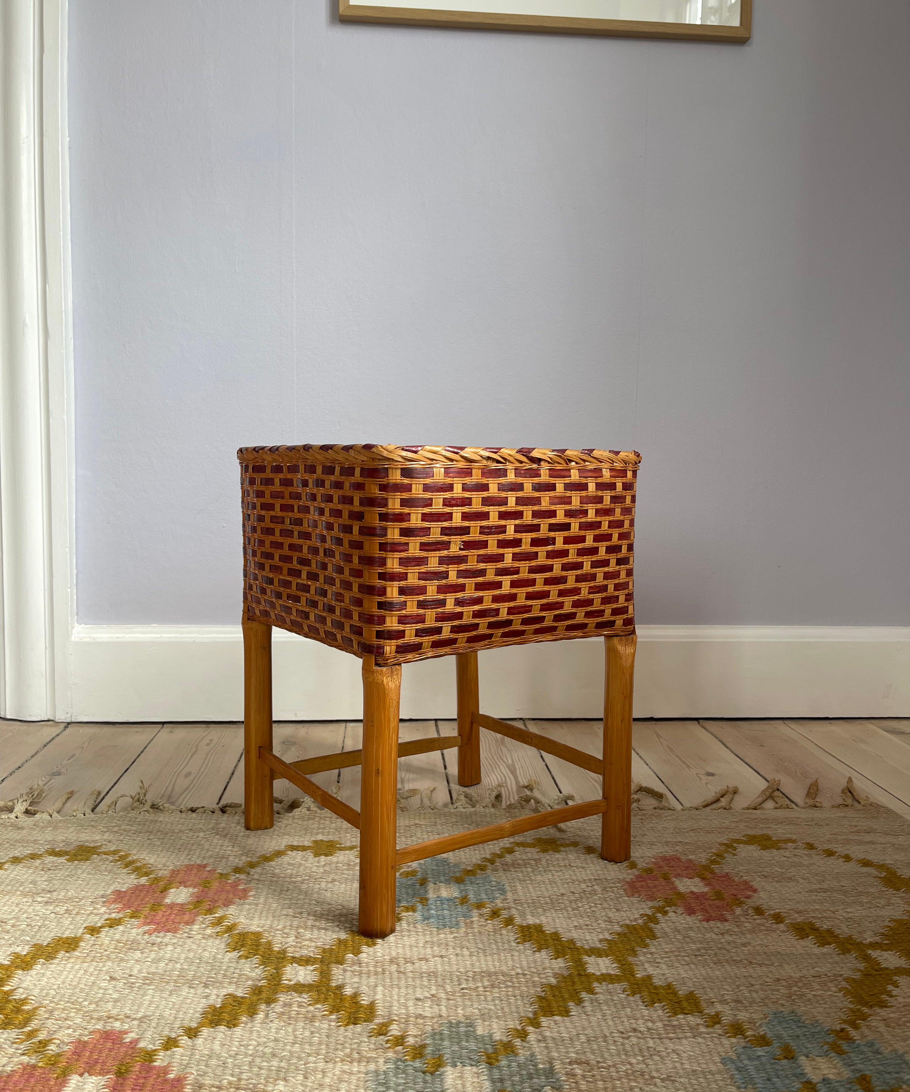 Vintage rattan stand