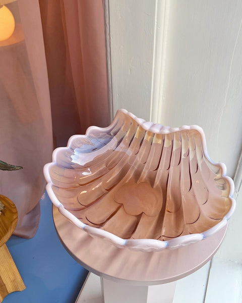 Vintage peach / pink shell bowl