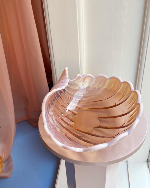 Vintage peach / pink shell bowl