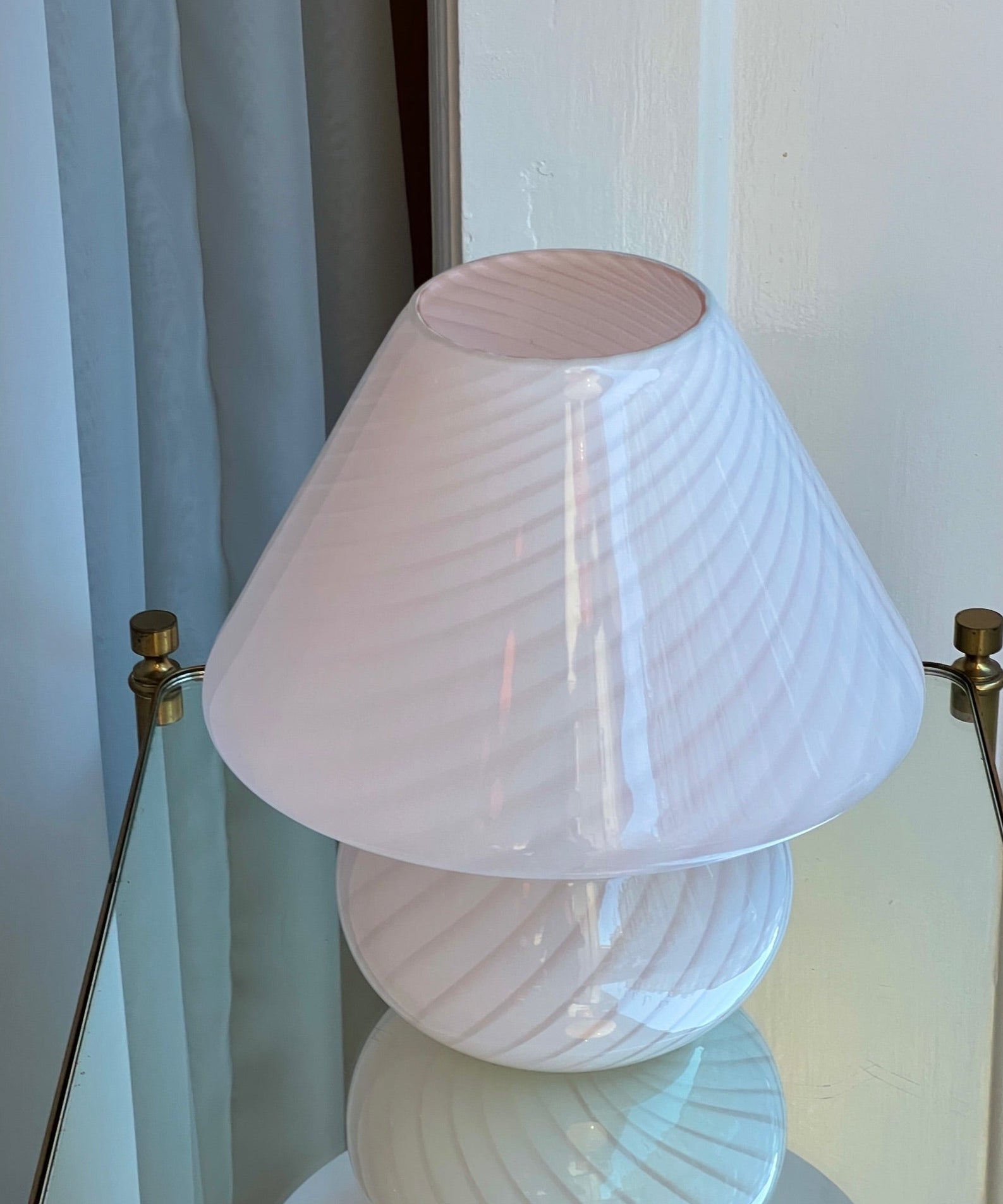 Vintage light pink Murano mushroom table lamp - Medium