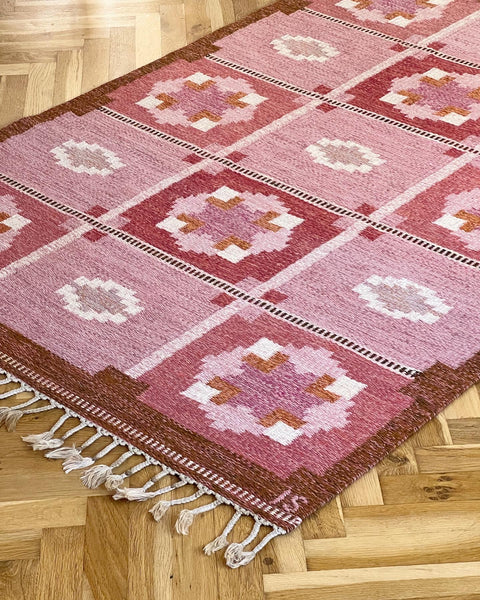 Vintage pink flat weave rug by Ingegerd Silow (IS)