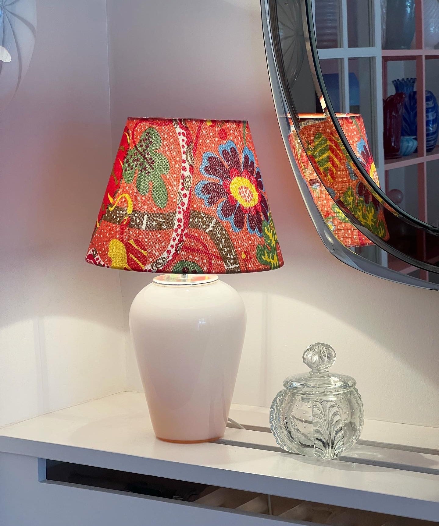 Light pink vintage Murano table lamp