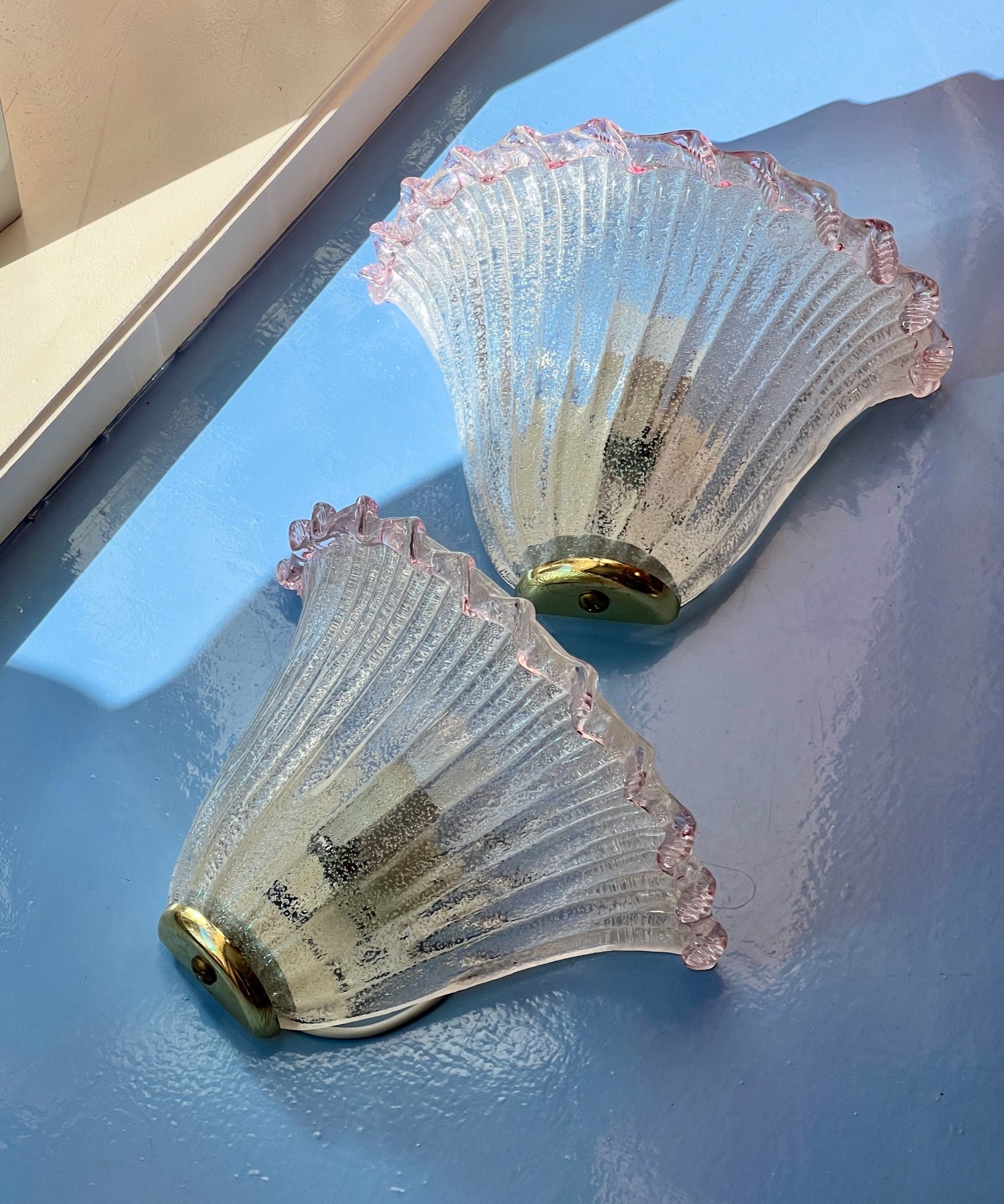 Vintage pink/clear Murano shell wall lamp