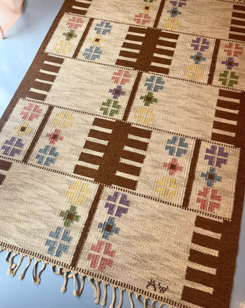 Vintage flat weave rug by Alice Wallebäck (AW)