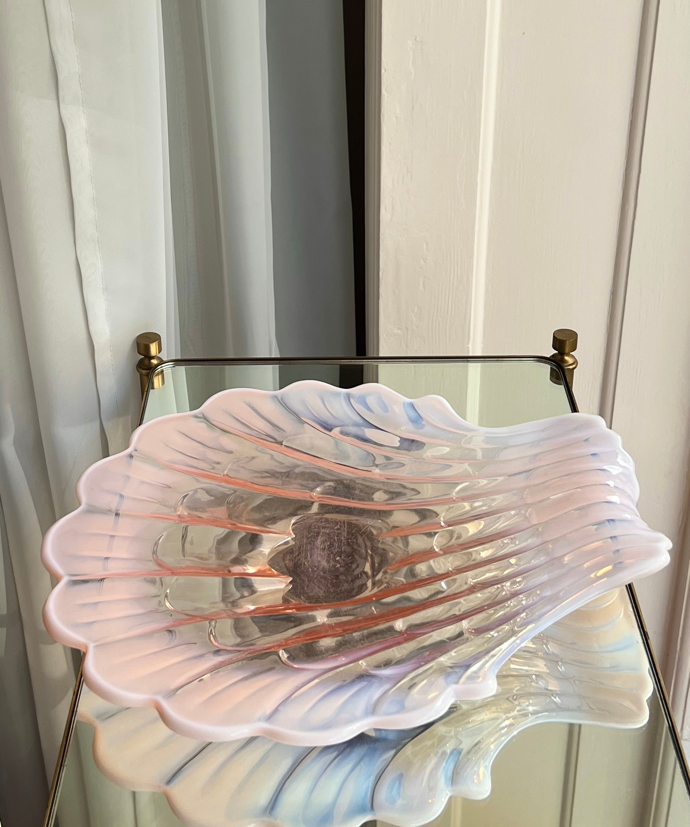 Vintage peach / pink shell bowl