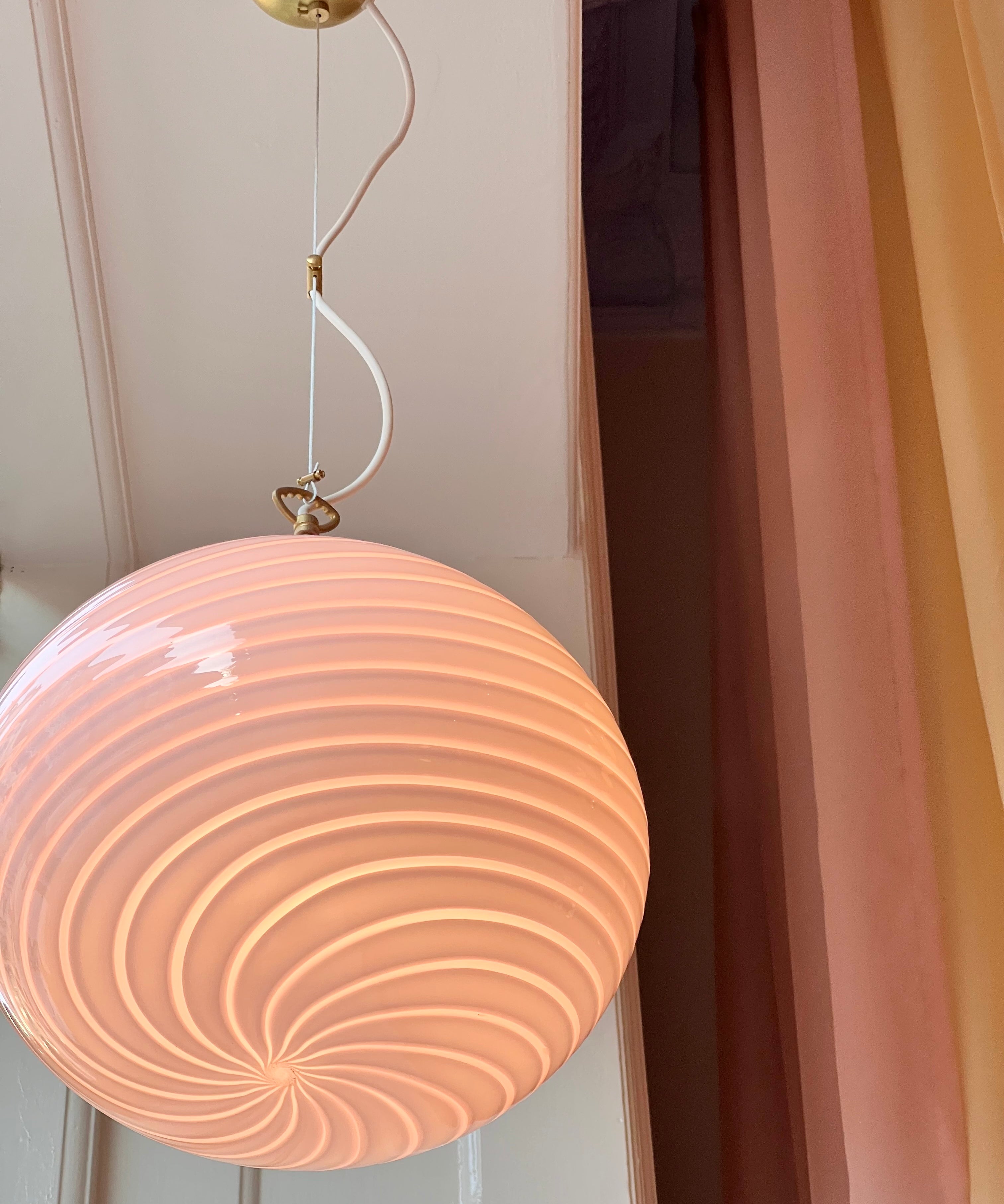 Oval ceiling lamp - Light pink swirl (D35)