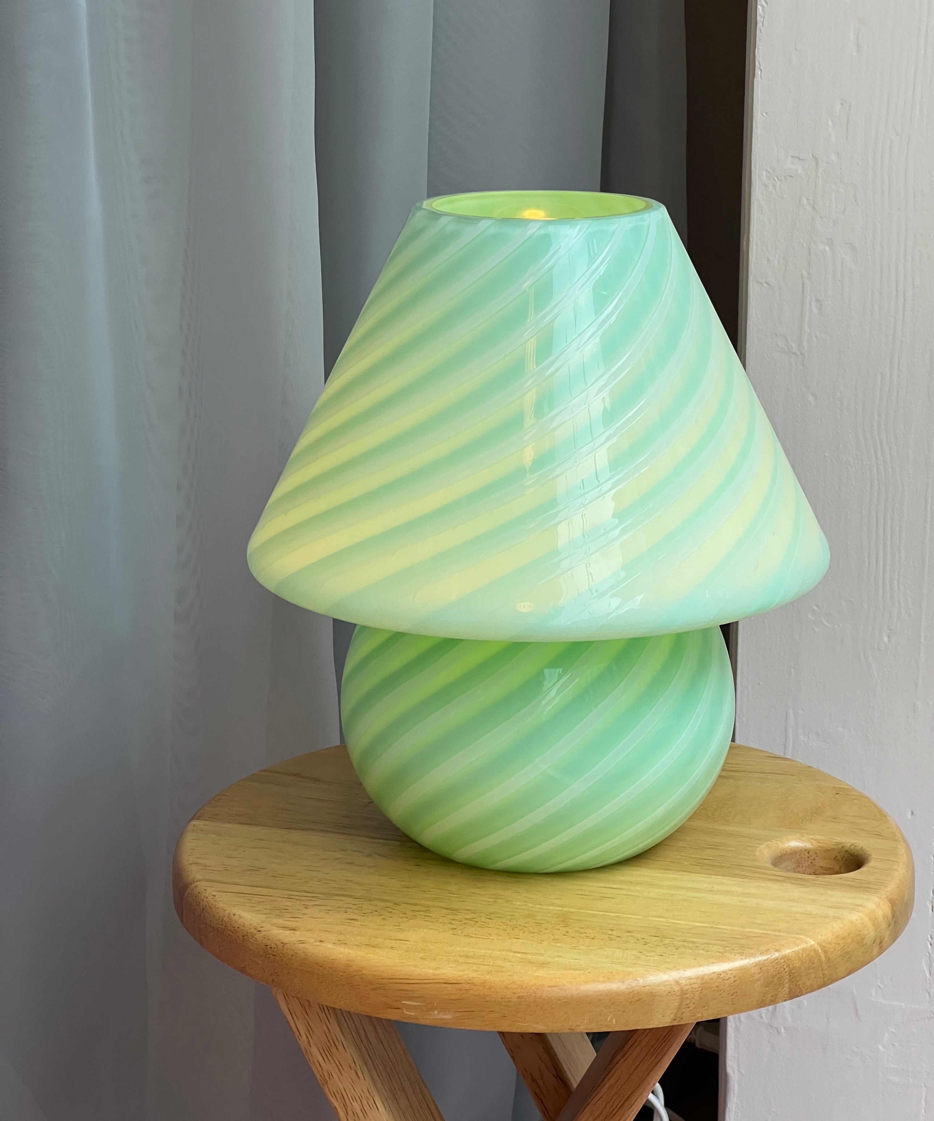Mushroom table lamp - Light pastel green/white swirl