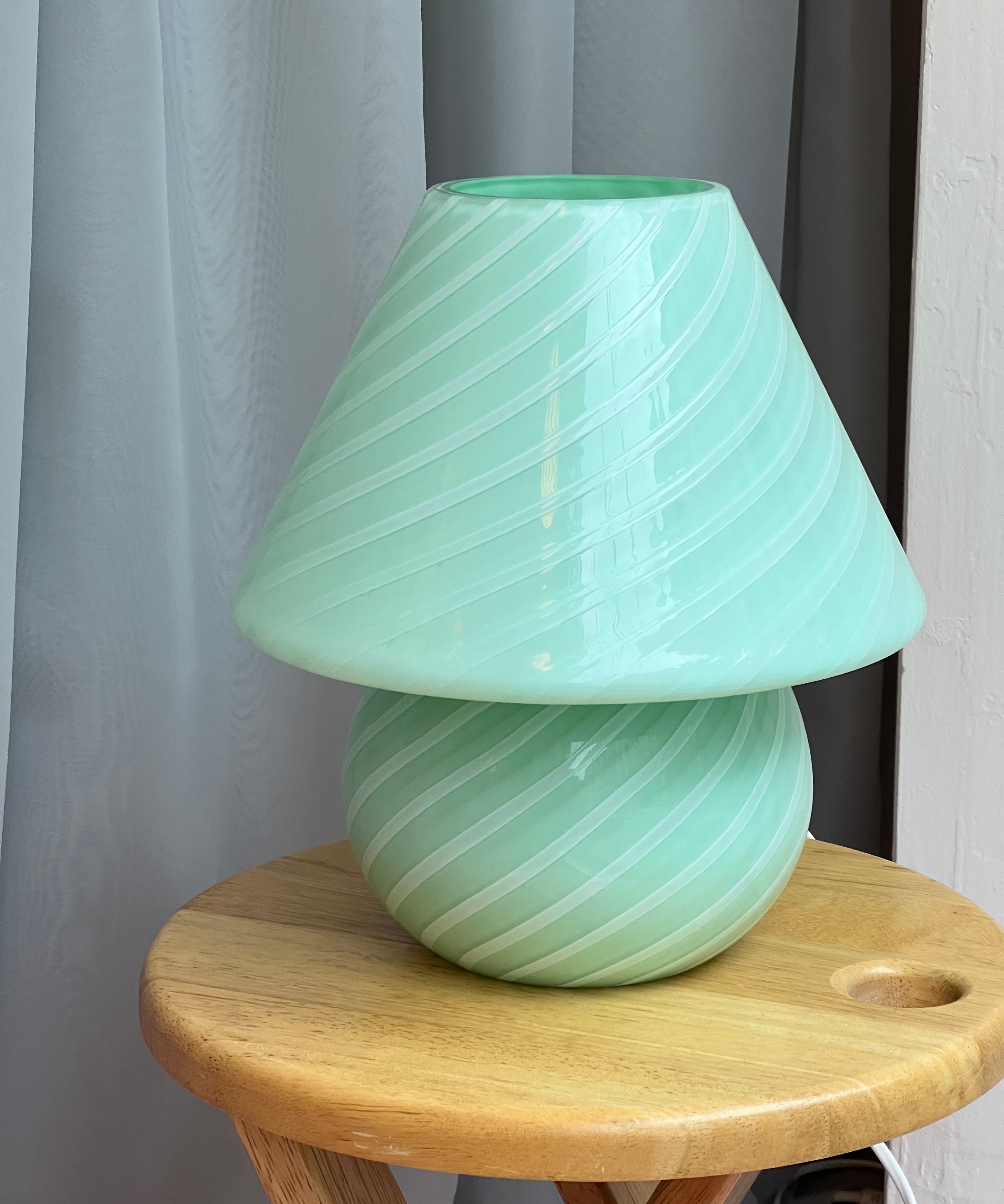 Mushroom table lamp - Light pastel green/white swirl