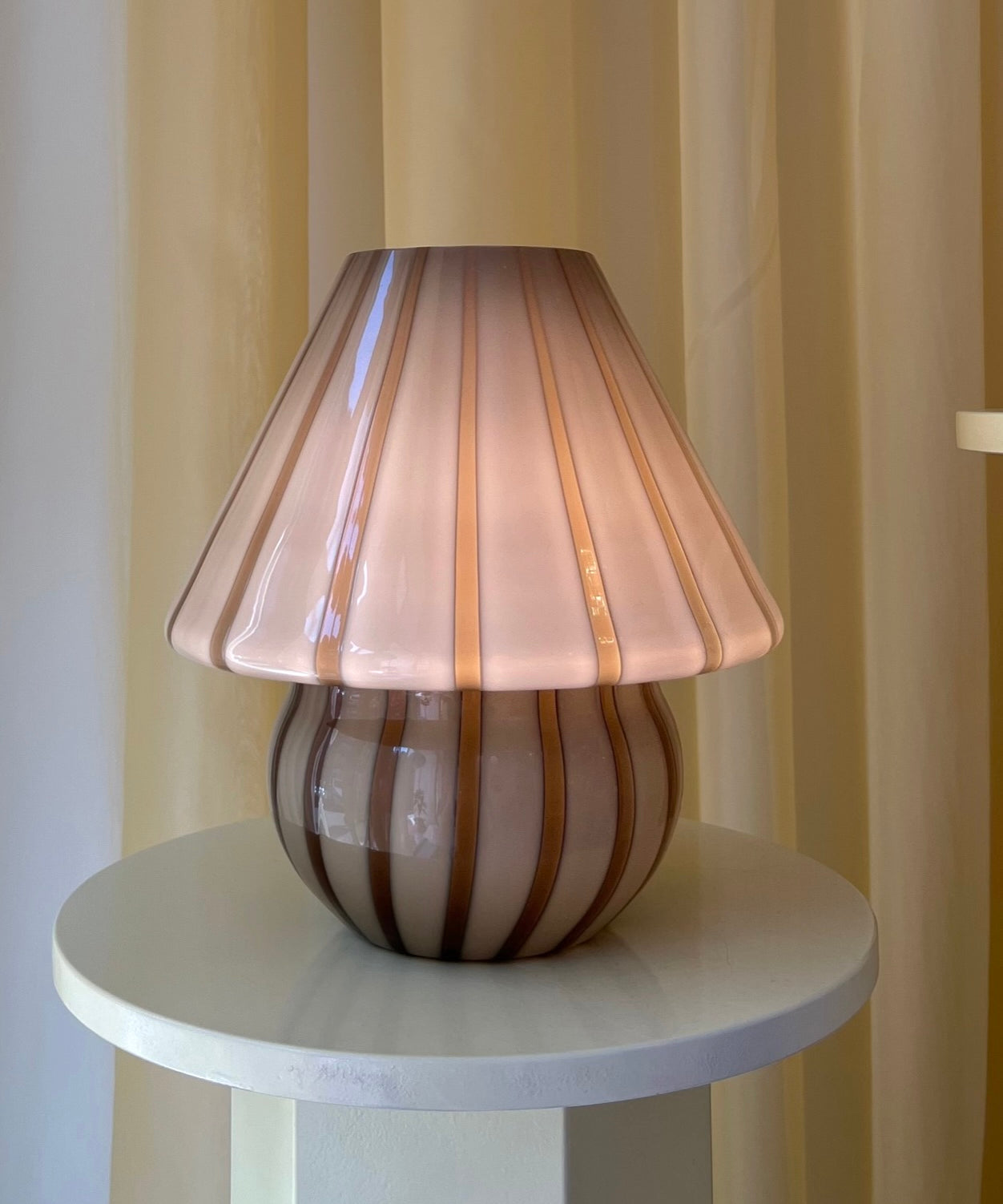 Mushroom table lamp - Black/grey vertical stripes